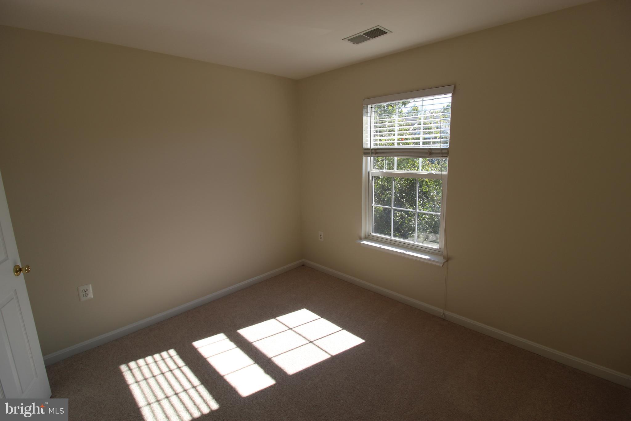 ASHBURN FARM - Residential Lease