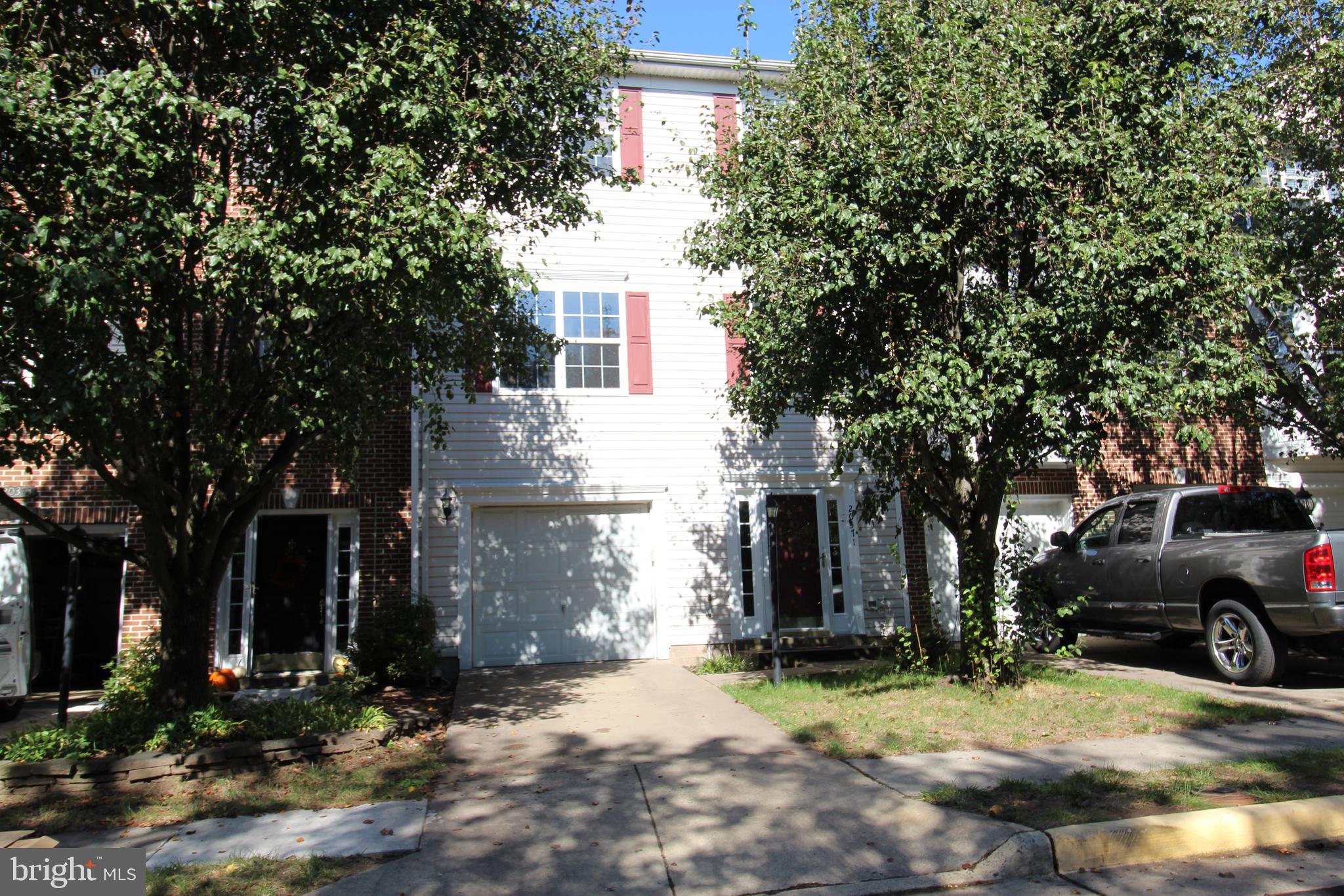 ASHBURN FARM - Residential Lease