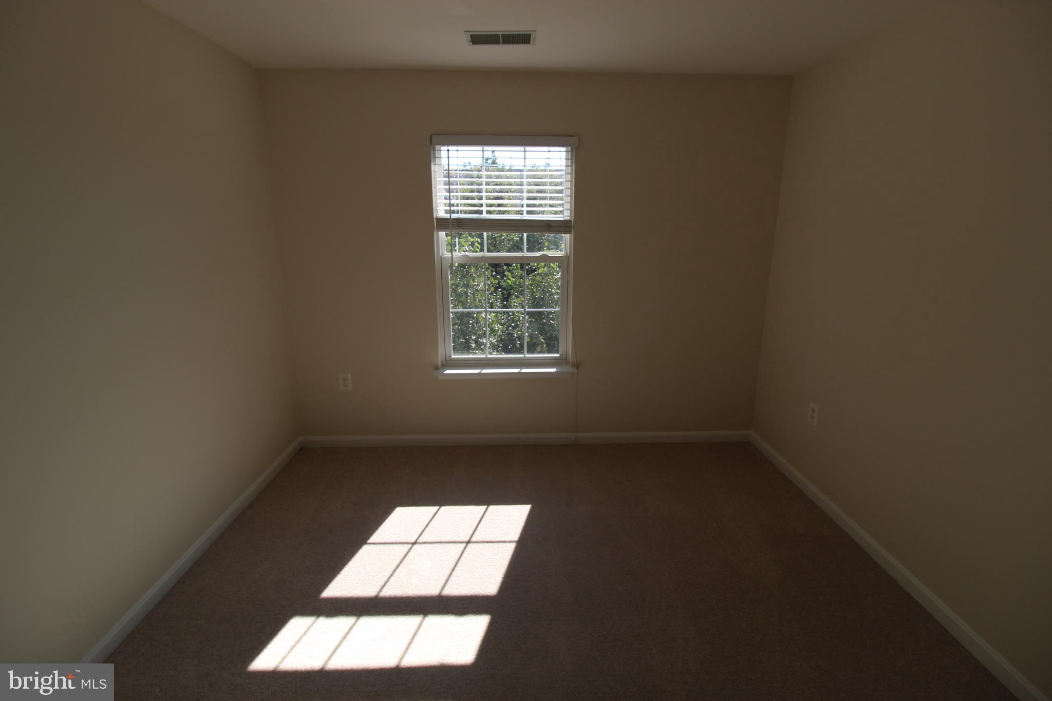 ASHBURN FARM - Residential Lease