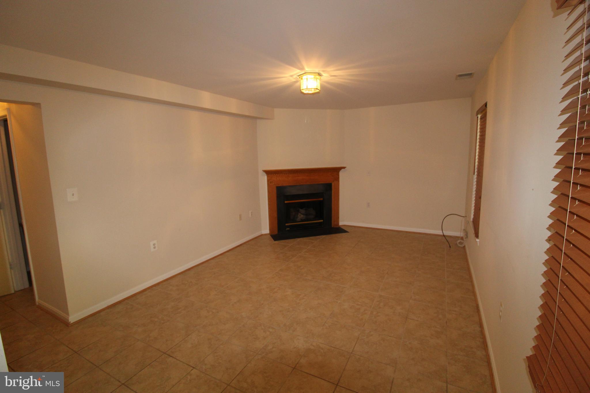 ASHBURN FARM - Residential Lease