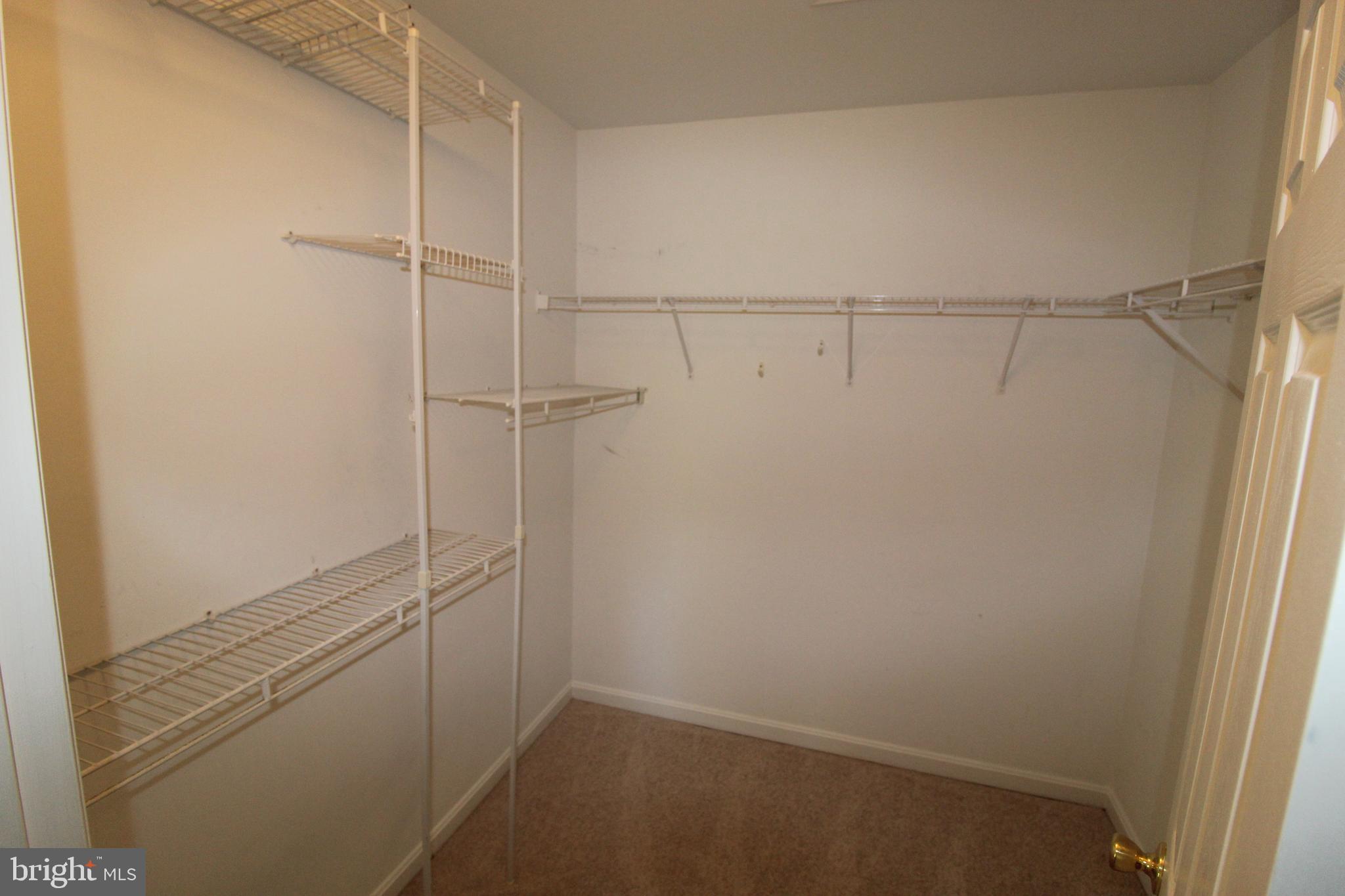 ASHBURN FARM - Residential Lease