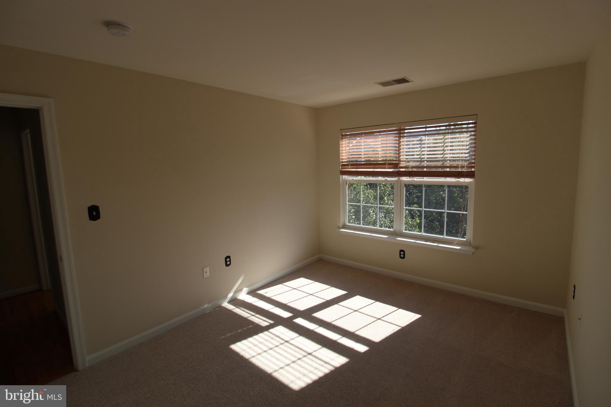 ASHBURN FARM - Residential Lease