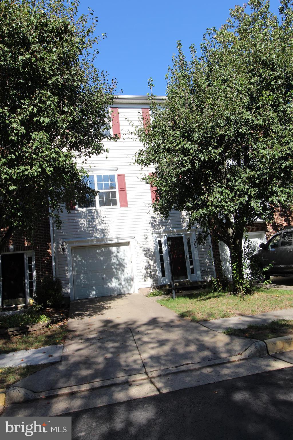 ASHBURN FARM - Residential Lease