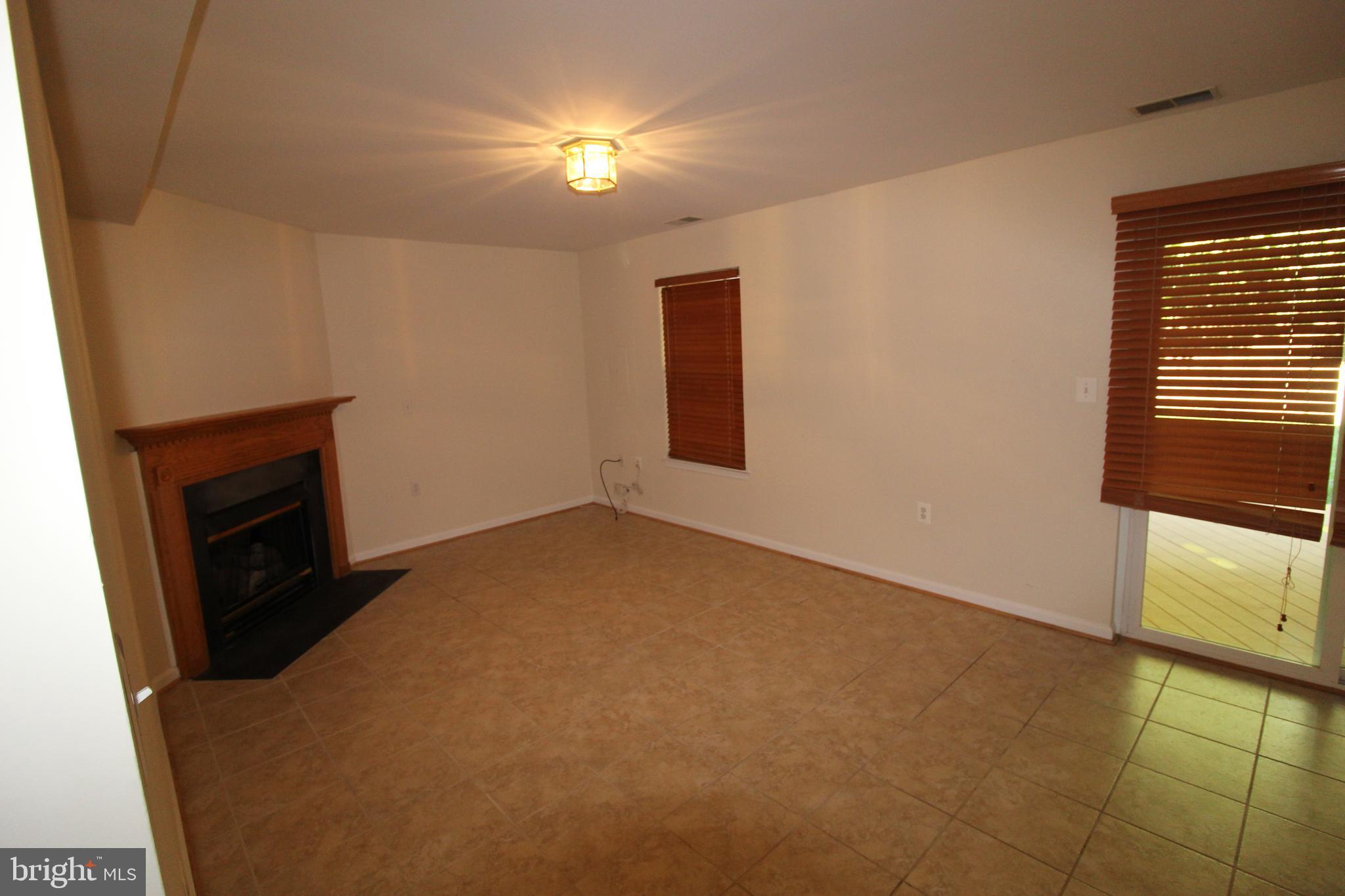 ASHBURN FARM - Residential Lease