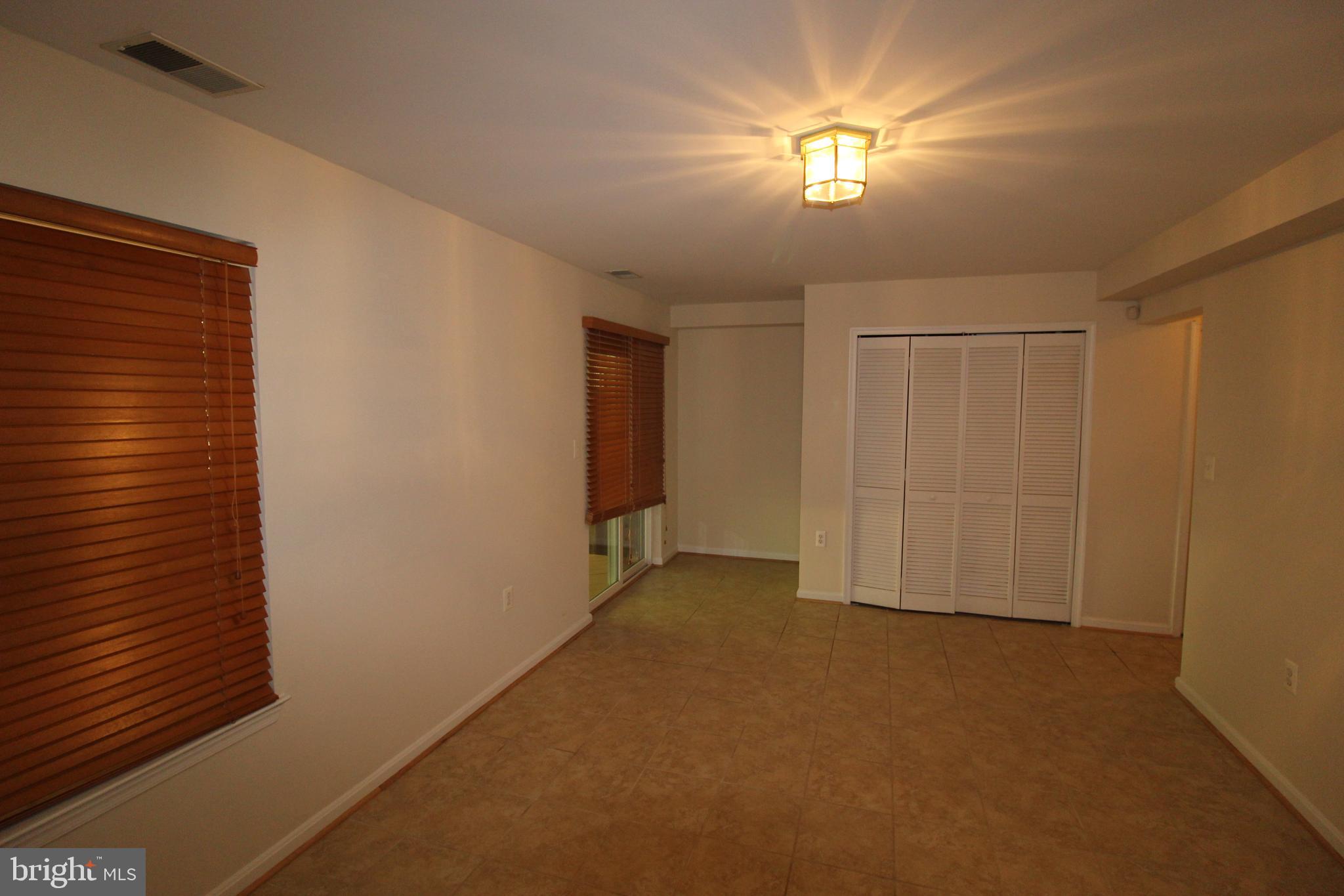 ASHBURN FARM - Residential Lease