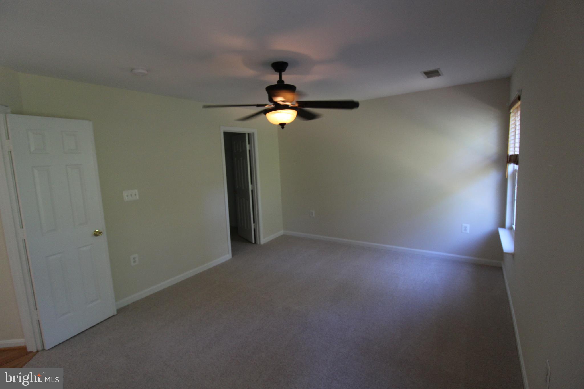 ASHBURN FARM - Residential Lease