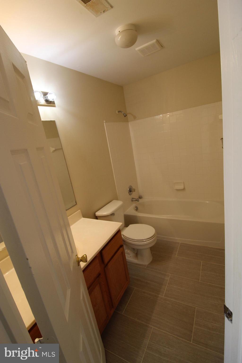 ASHBURN FARM - Residential Lease