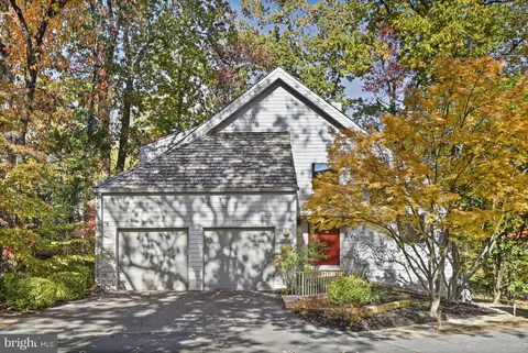 11504 Turnbridge Lane, Reston, VA MLS: VAFX2275556