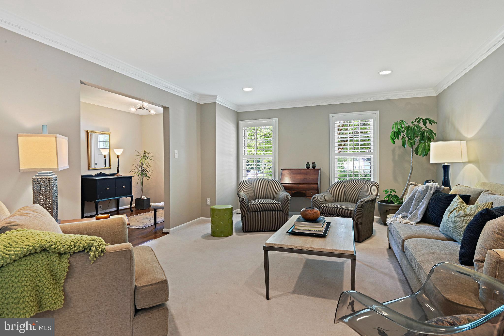 207 CERET COURT SW