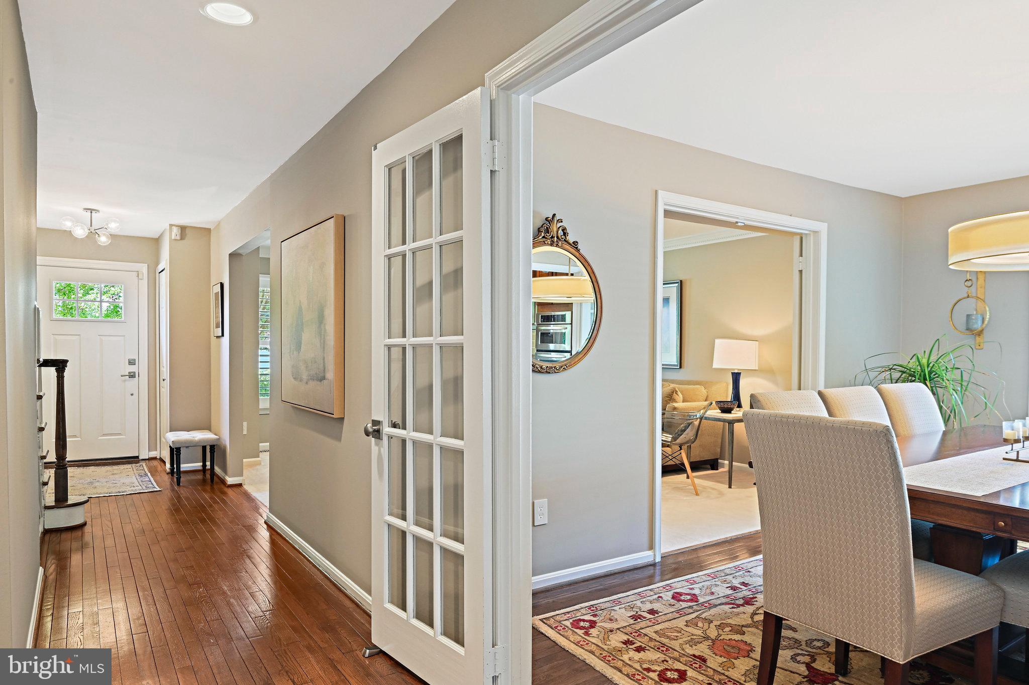207 CERET COURT SW