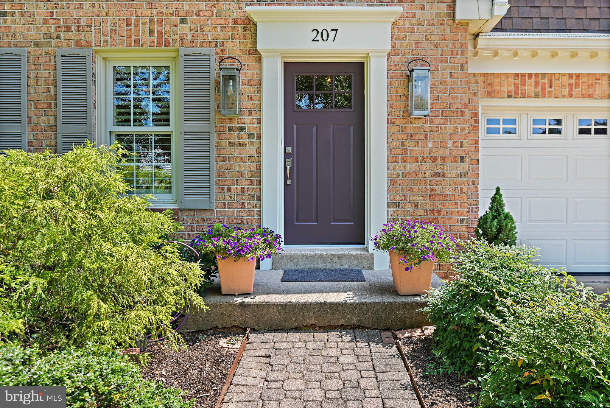 207 CERET COURT SW