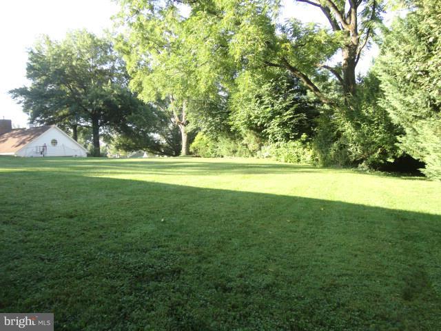 COUNTRY CLUB - Residential Lease