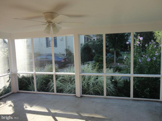 COUNTRY CLUB - Residential Lease