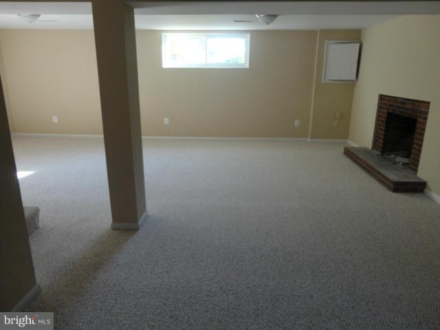 COUNTRY CLUB - Residential Lease