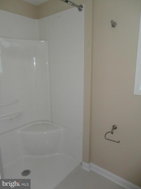 COUNTRY CLUB - Residential Lease