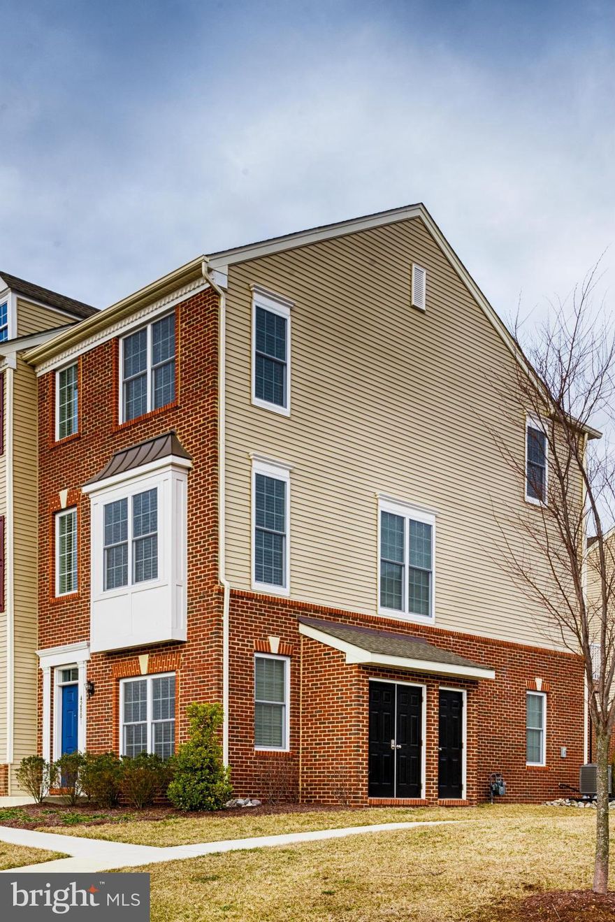 Stunning Lake Views! Gorgeous End Unit Luxury townhouse featuring true gourmet kitchen w/granite tops, beautifully updated cabinets & sprawling Island!, Microwave w/exterior ventilation. Pretty Hardwood floors in the kitchen and foyer, Conveniently located near Loudoun County Pkwy, Rte 50, I-66 & Washington Dulles Airport. Enjoy the sunsets over the water & prime location for community fireworks!