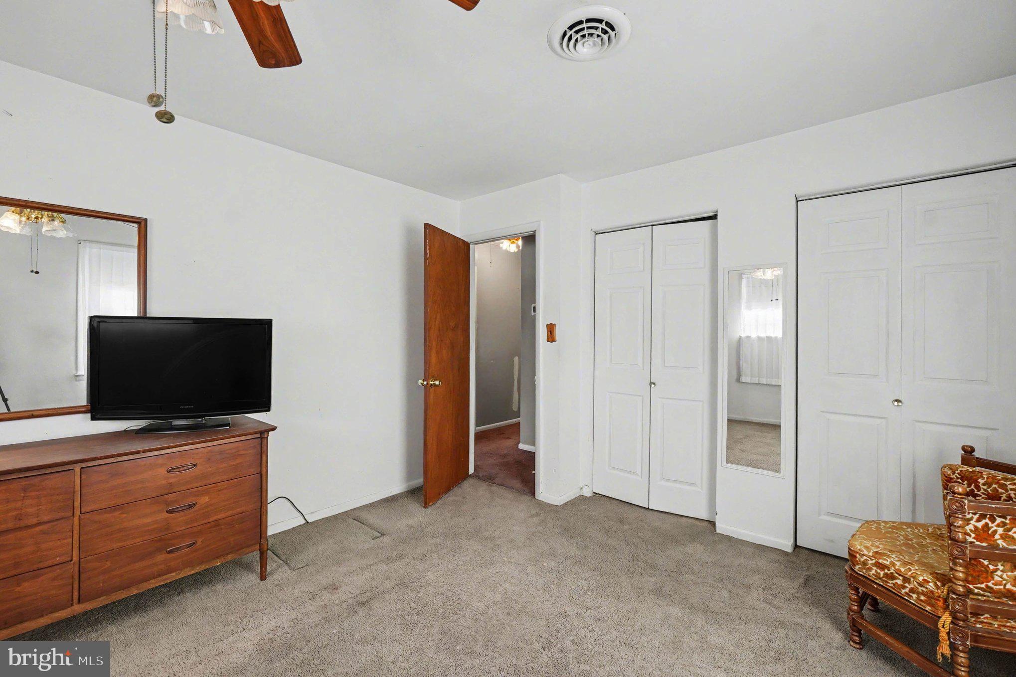 VILLAGE KNOLL - Residential