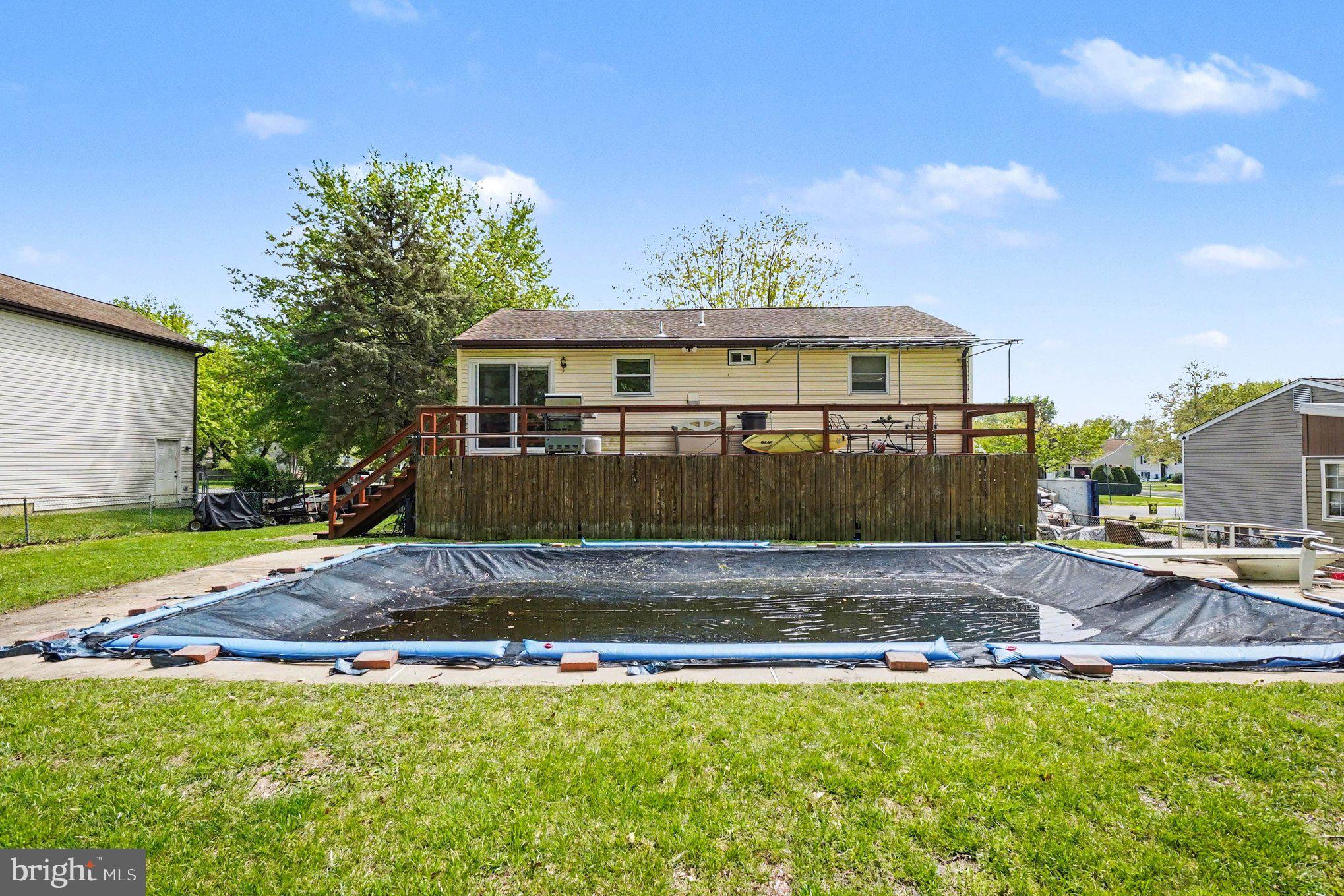 VILLAGE KNOLL - Residential