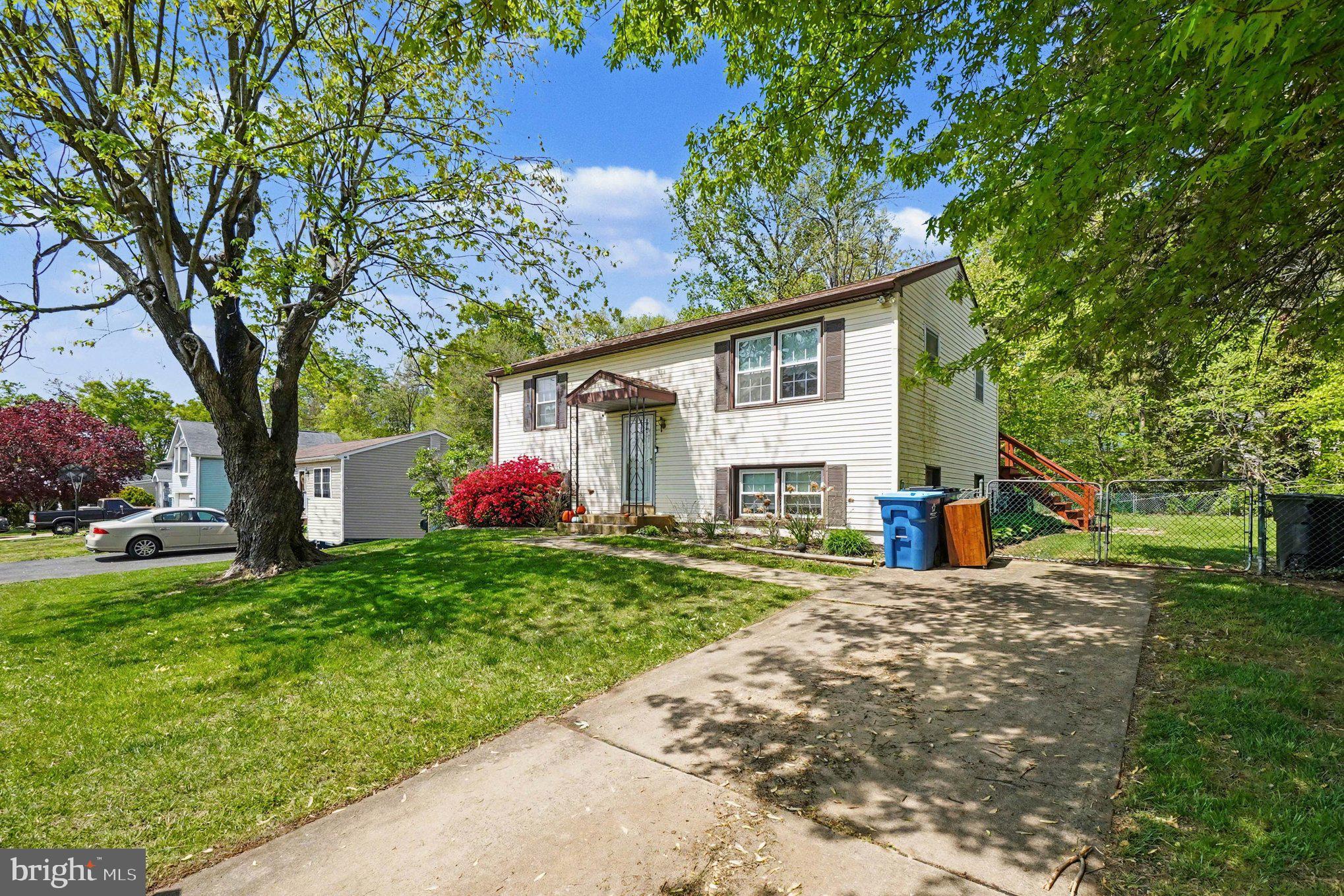 VILLAGE KNOLL - Residential