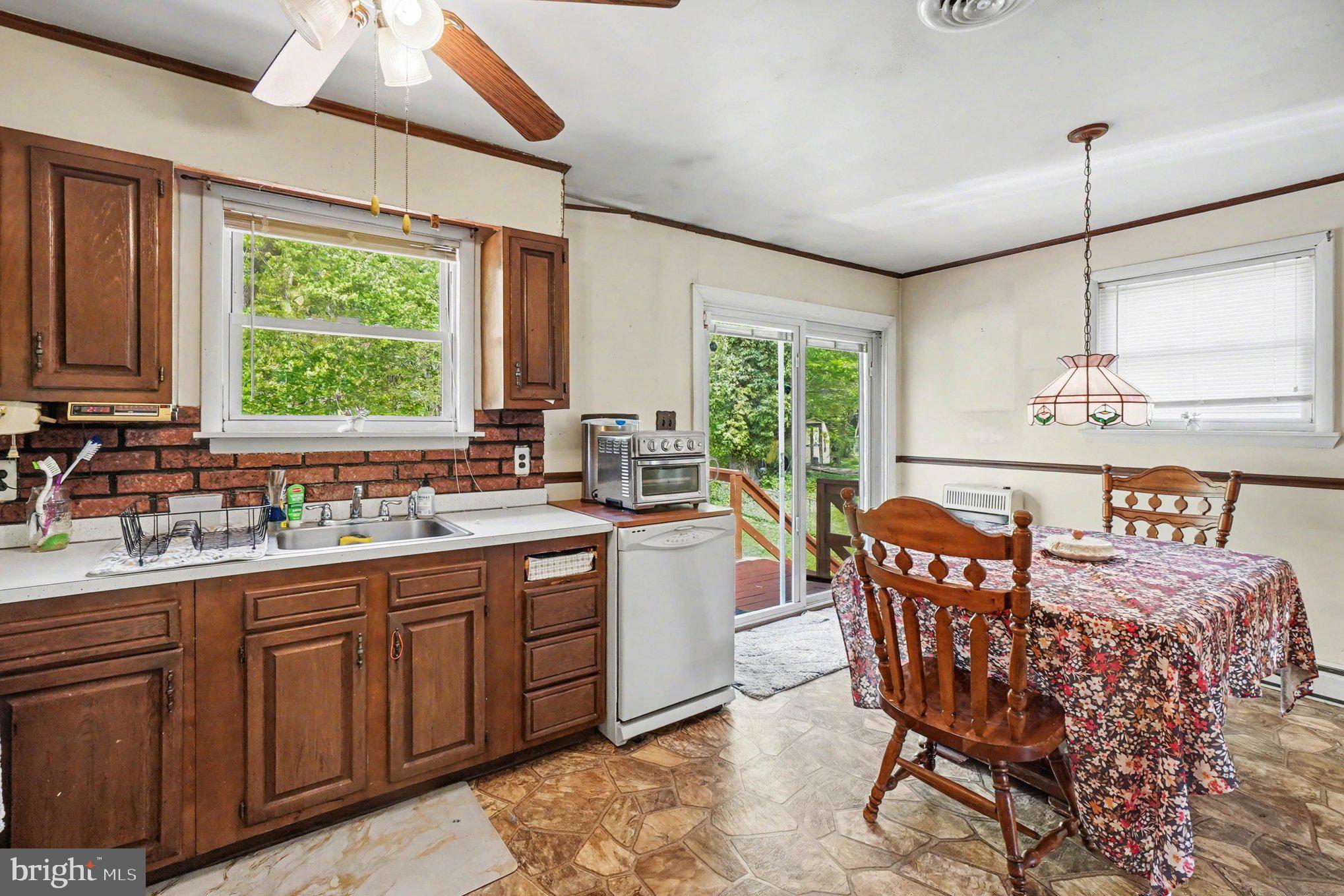 VILLAGE KNOLL - Residential