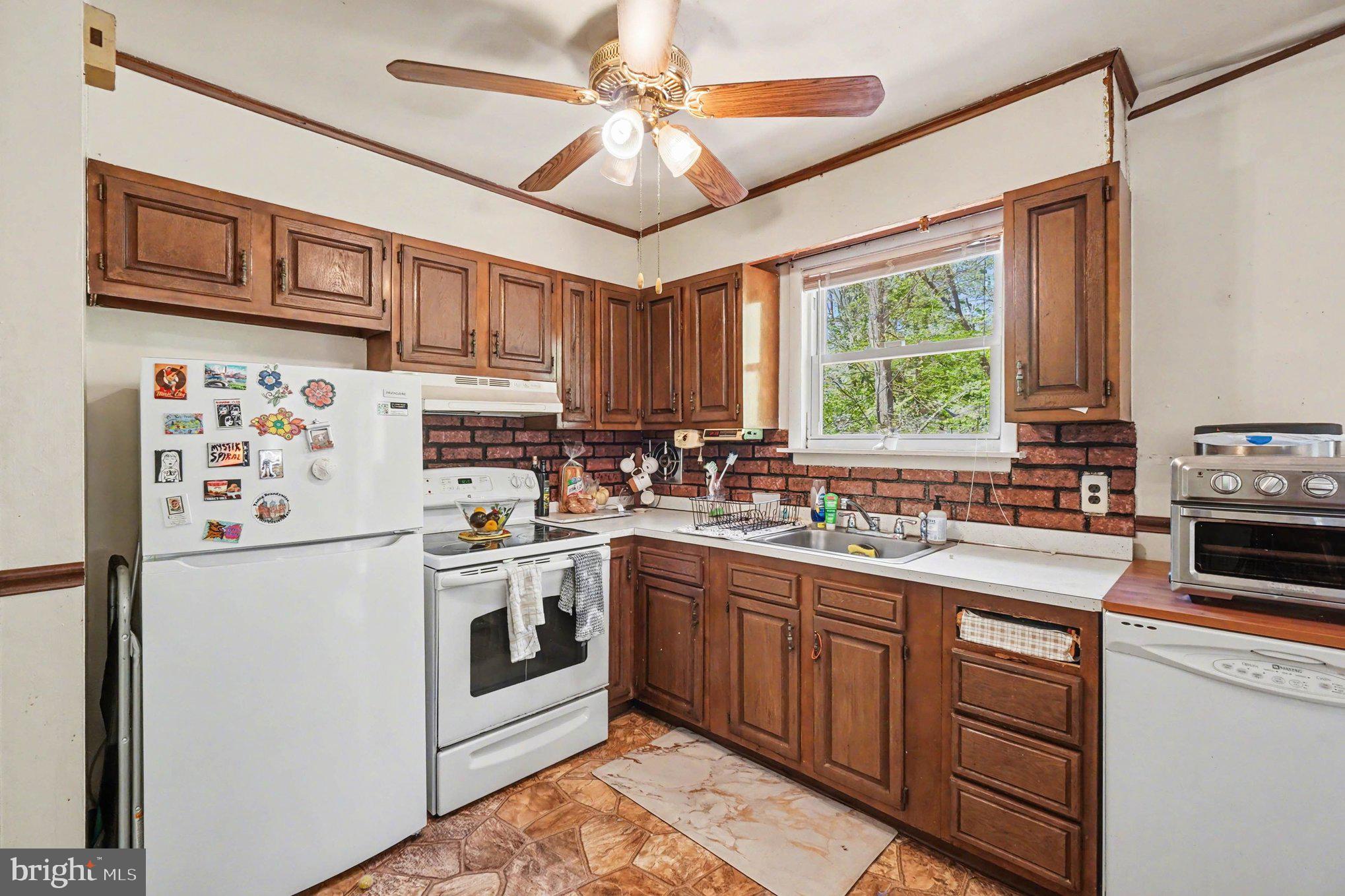 VILLAGE KNOLL - Residential