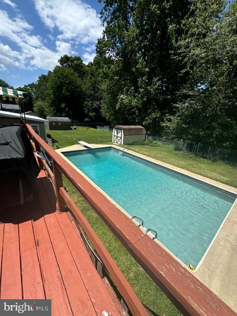 VILLAGE KNOLL - Residential