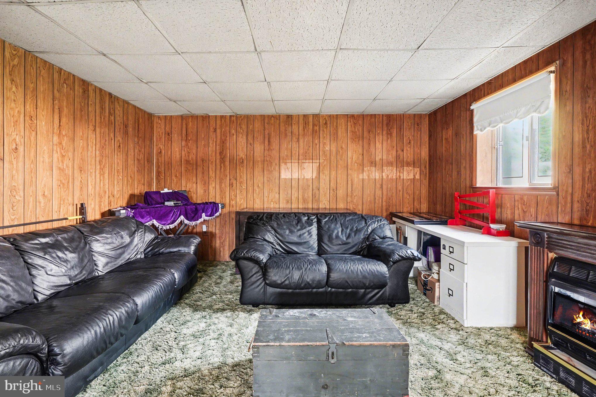 VILLAGE KNOLL - Residential