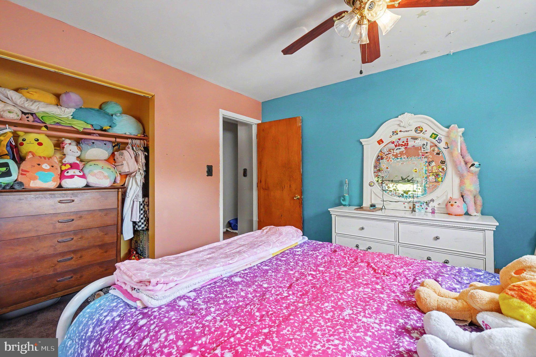 VILLAGE KNOLL - Residential