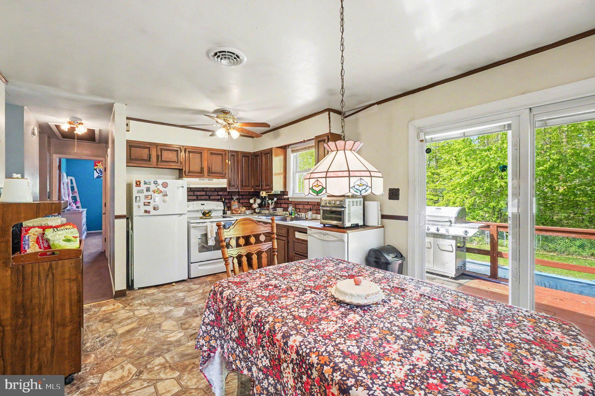 VILLAGE KNOLL - Residential