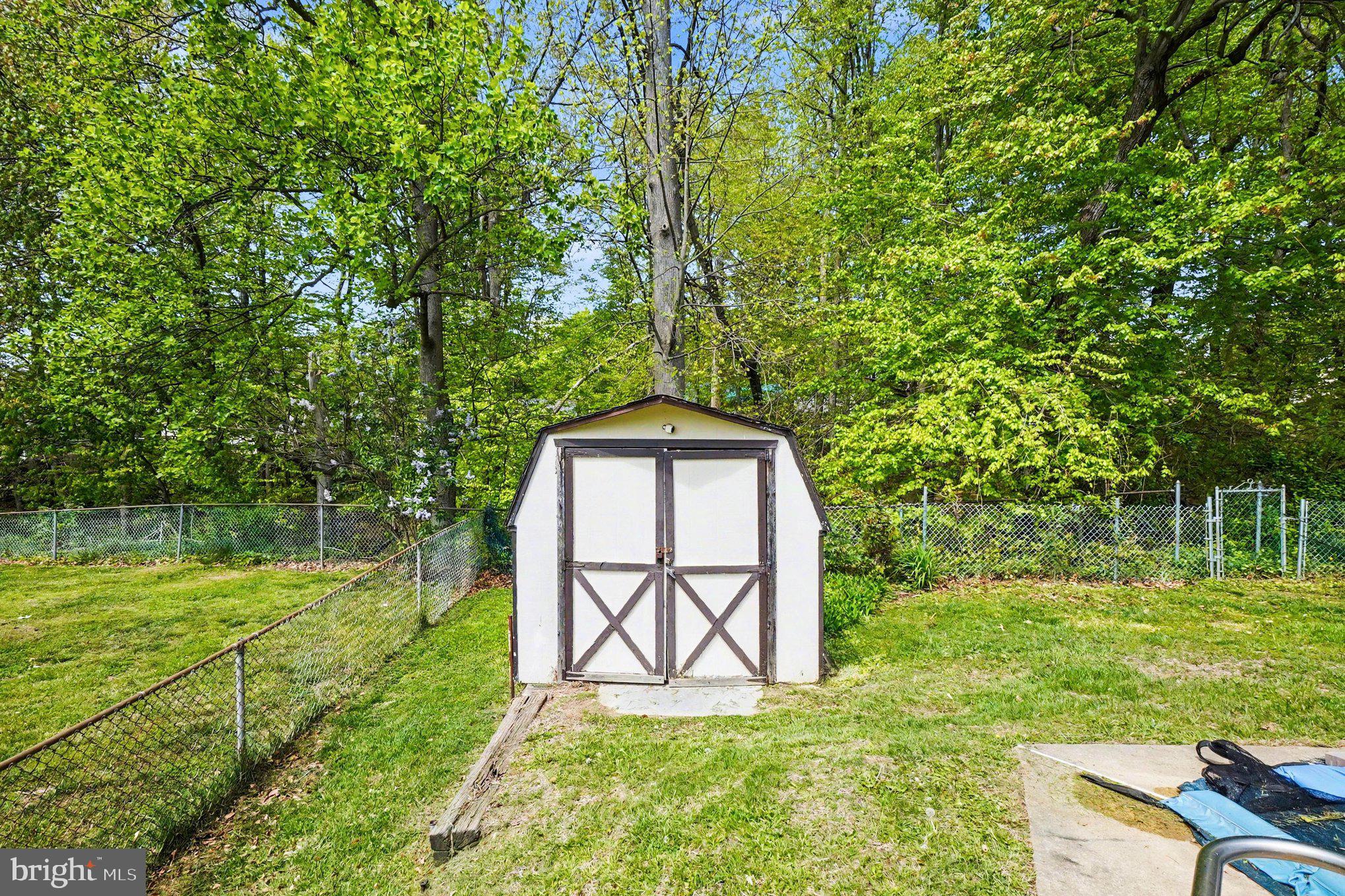 VILLAGE KNOLL - Residential