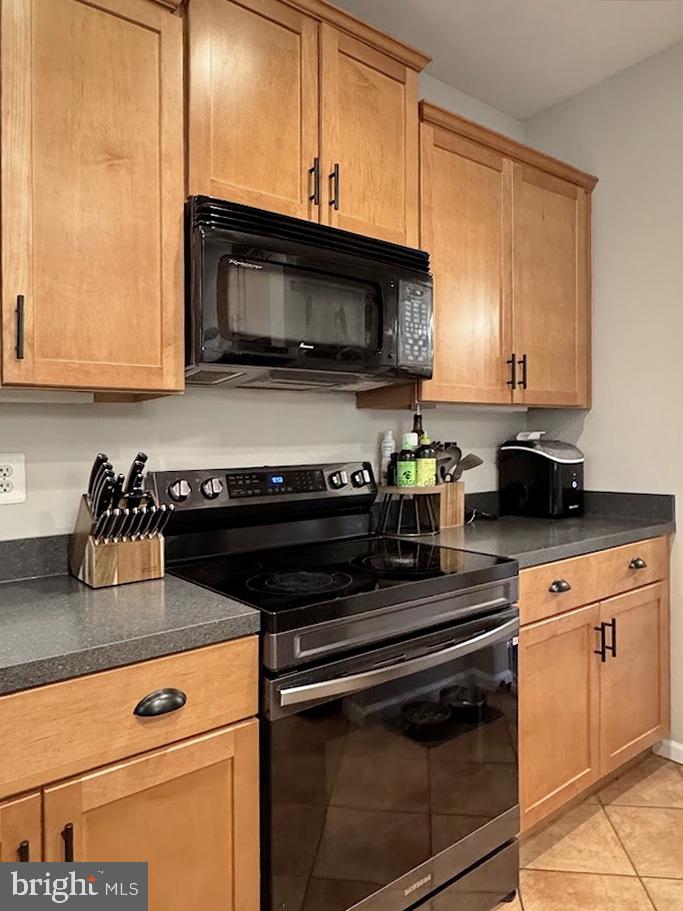 CHATHAM  VILLAGE - Residential