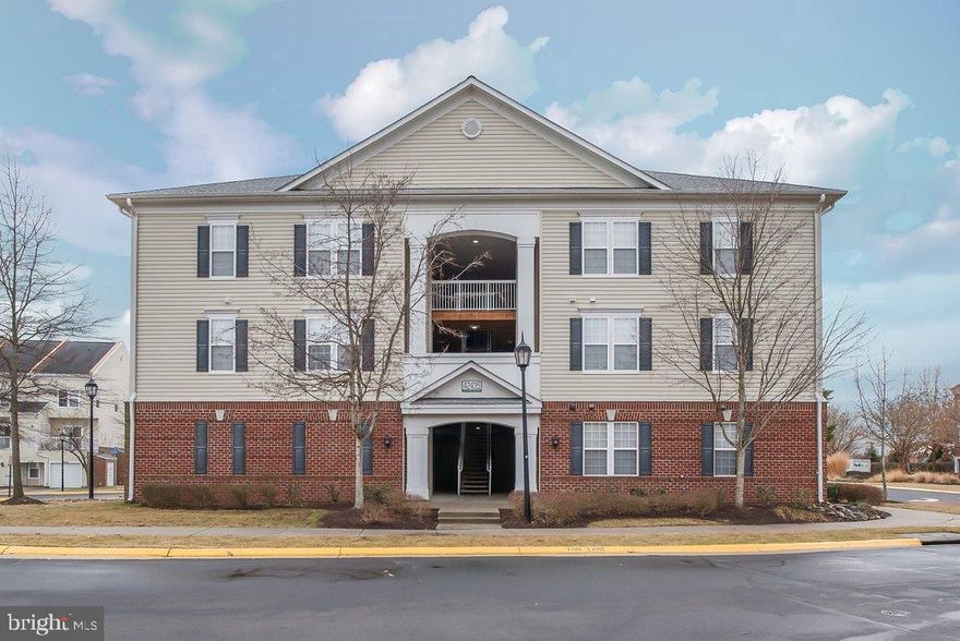 2 BD/2 BTH top floor condo at Summerfield at Brambleton! Enjoy the privacy of this 3rd floor unit! 1-car garage with driveway and open guest parking. Kitchen has stainless steel appliances. Spacious balcony. Storage unit in building. Amazing amenities- pool, exercise room, community center. Across from Brambleton Town Center, Brambleton Regional Park and Golf Course. Easy access to Rt 50/7/15.