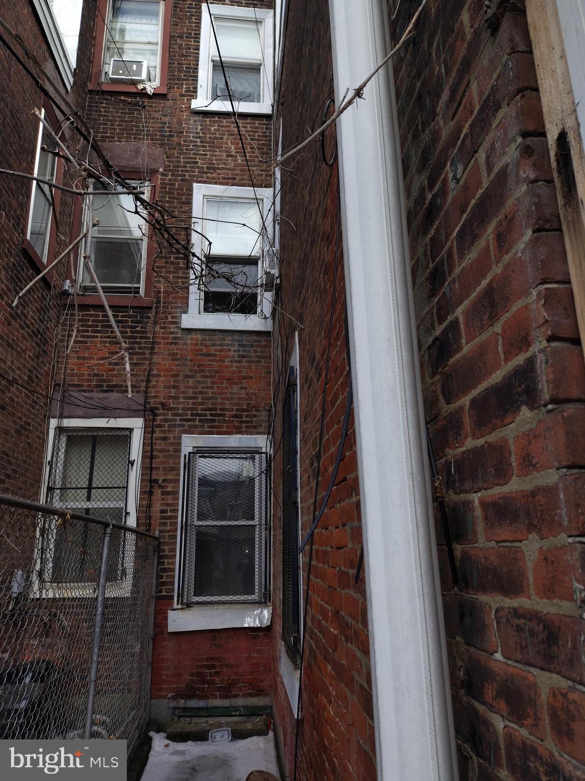 STRAWBERRY MANSION - Residential Income