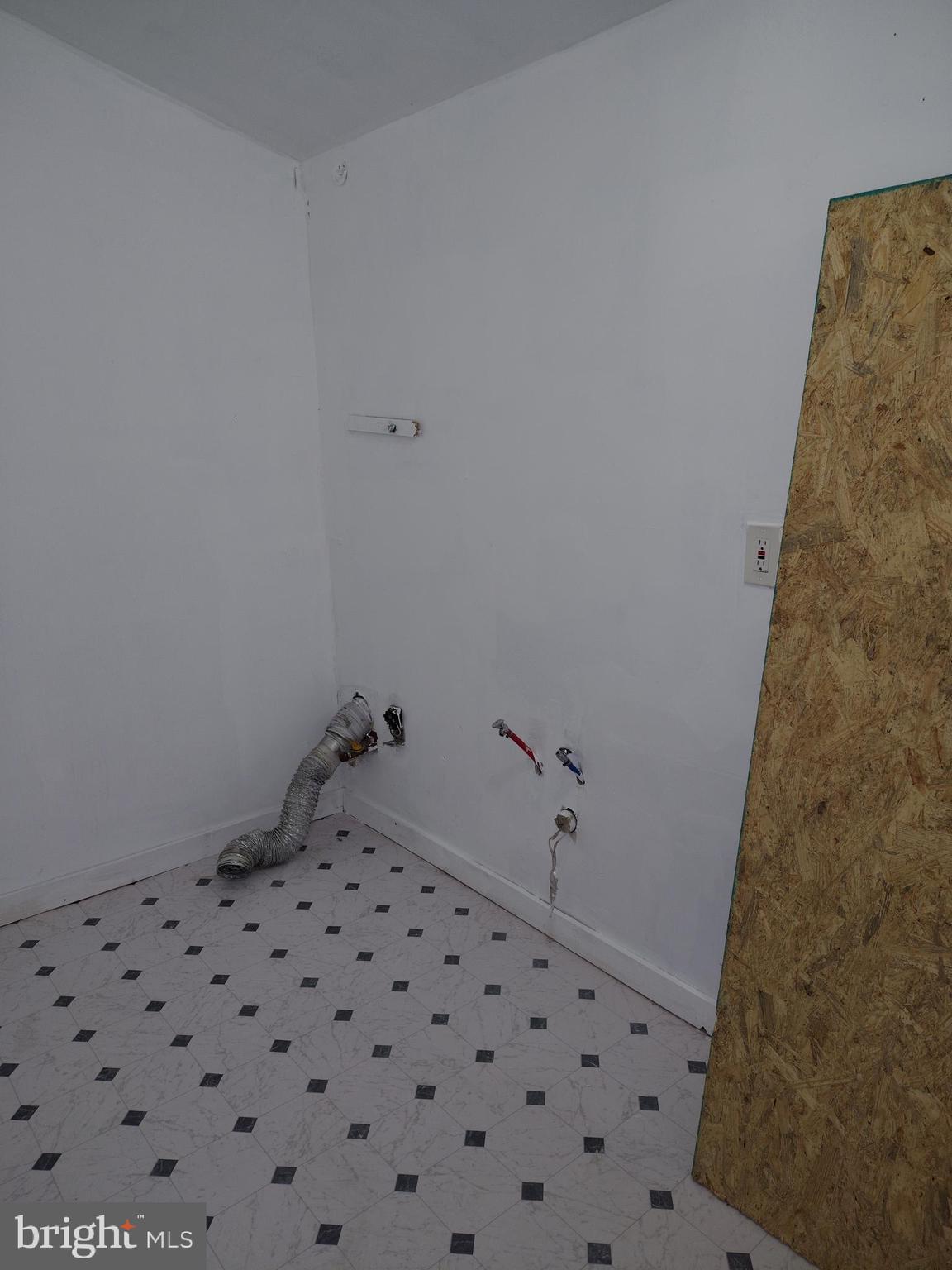 STRAWBERRY MANSION - Residential Income