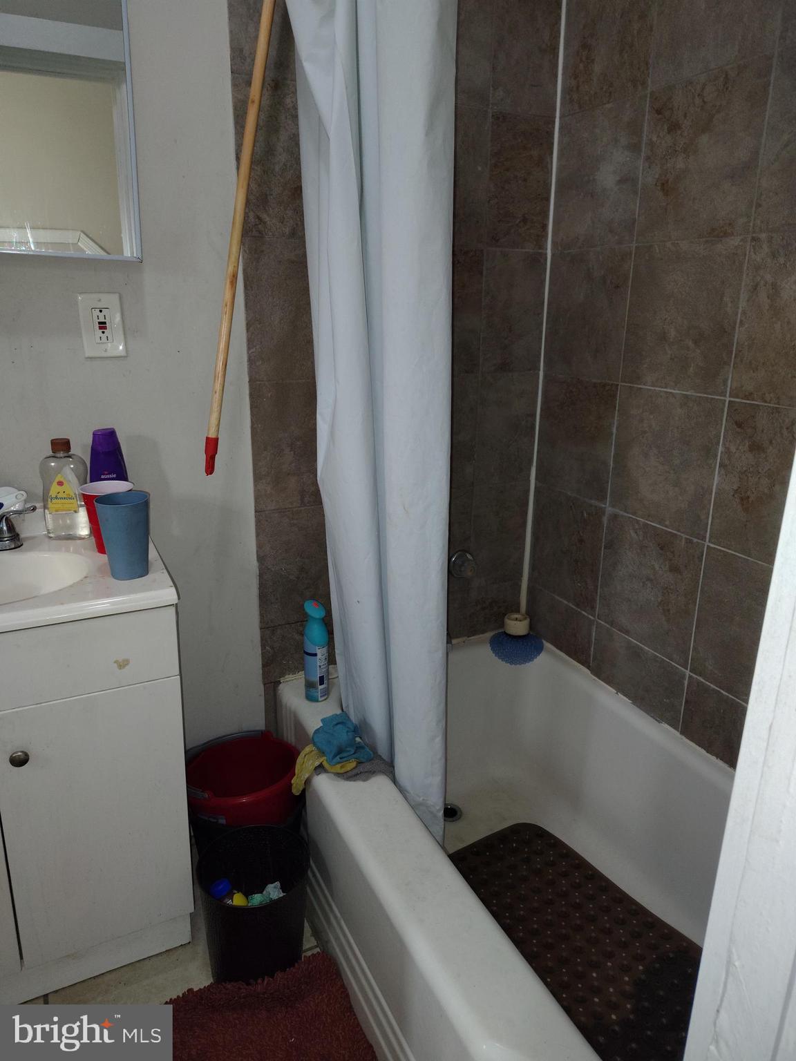 STRAWBERRY MANSION - Residential Income