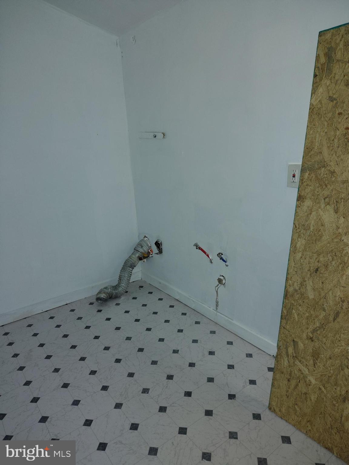 STRAWBERRY MANSION - Residential Income