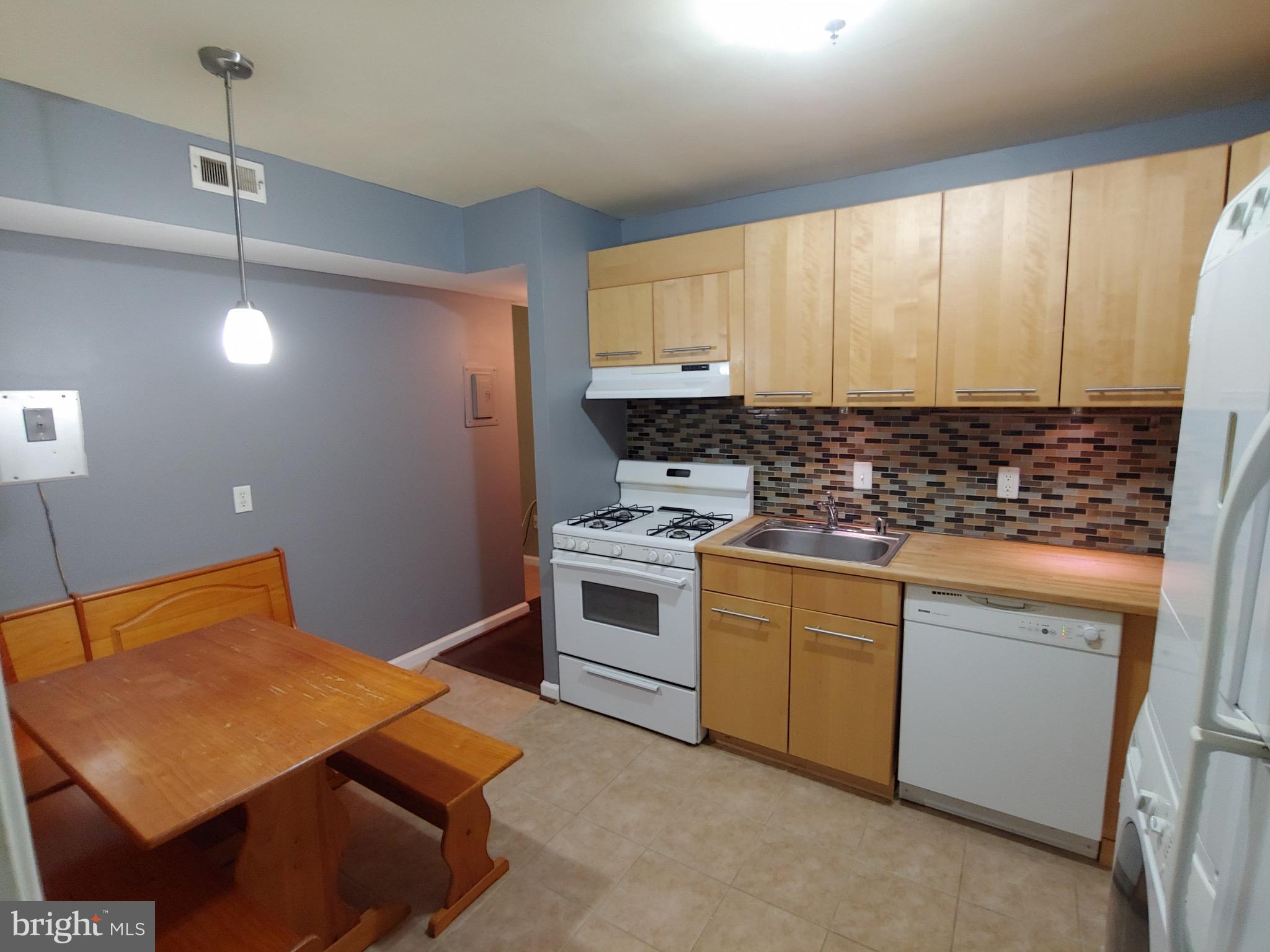 CHELSEA WOODS CONDO - Residential Lease