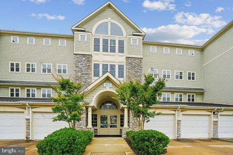 Photo of 1601 Ladue Court #402, WOODBRIDGE, VA 22191 (MLS # VAPW2121176)