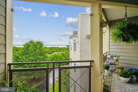Photo of 1601 Ladue Court #402, WOODBRIDGE, VA 22191 (MLS # VAPW2121176)