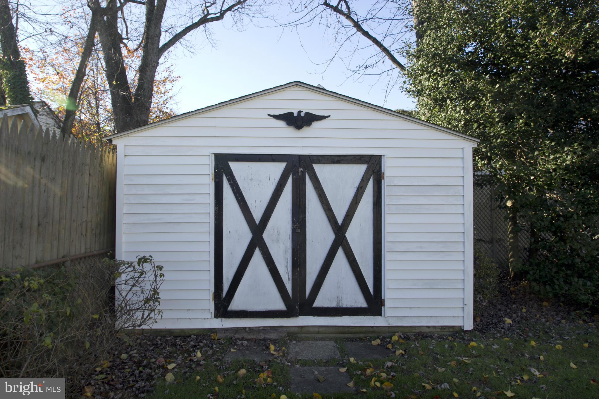 COLONIAL DRIVE - Residential