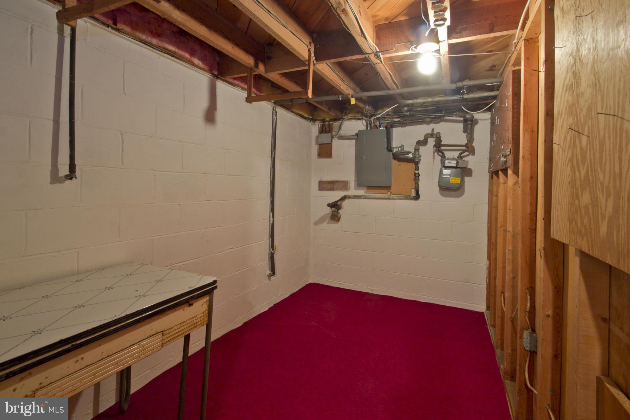 COLONIAL DRIVE - Residential