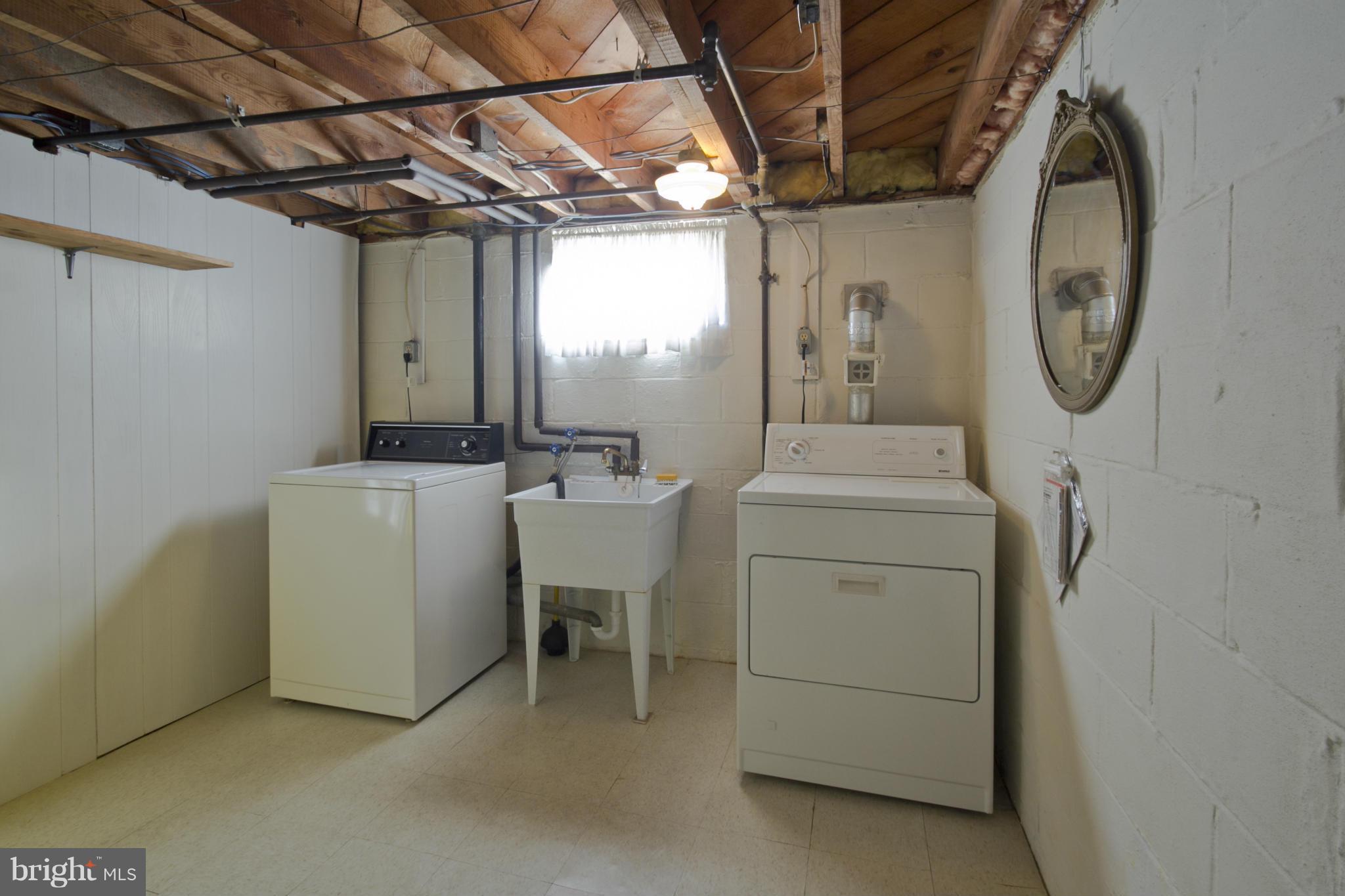 COLONIAL DRIVE - Residential