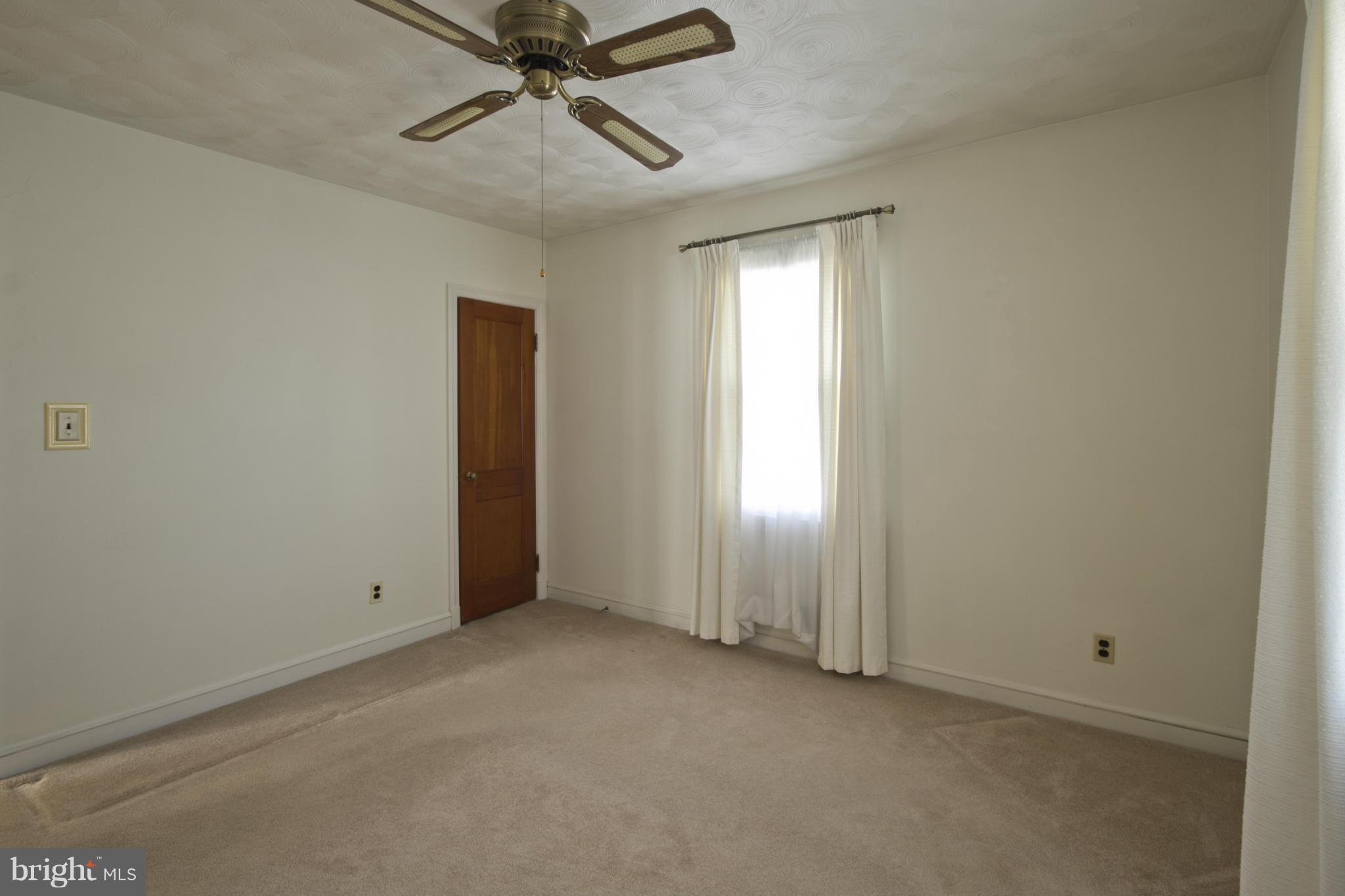 COLONIAL DRIVE - Residential