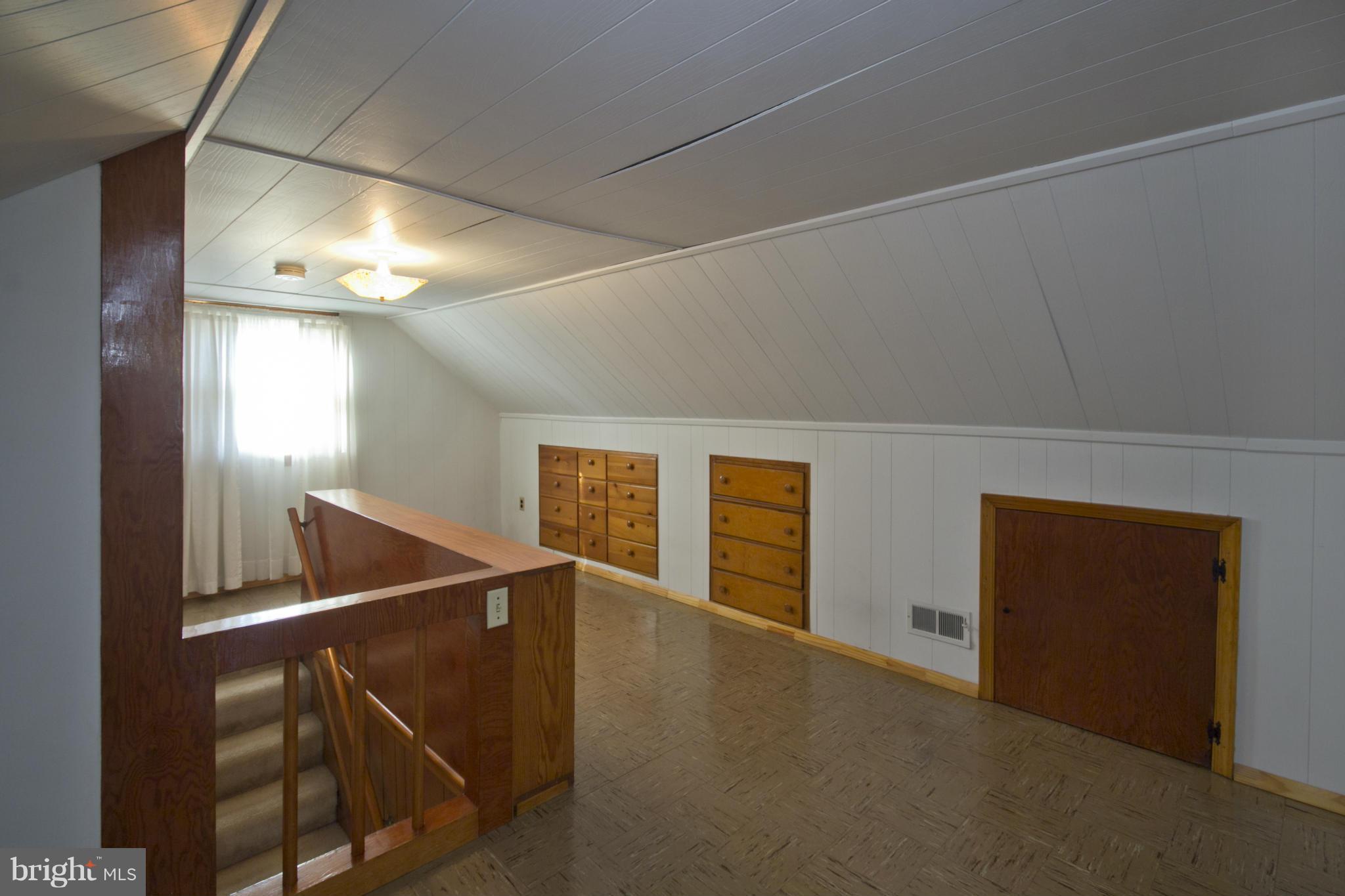 COLONIAL DRIVE - Residential