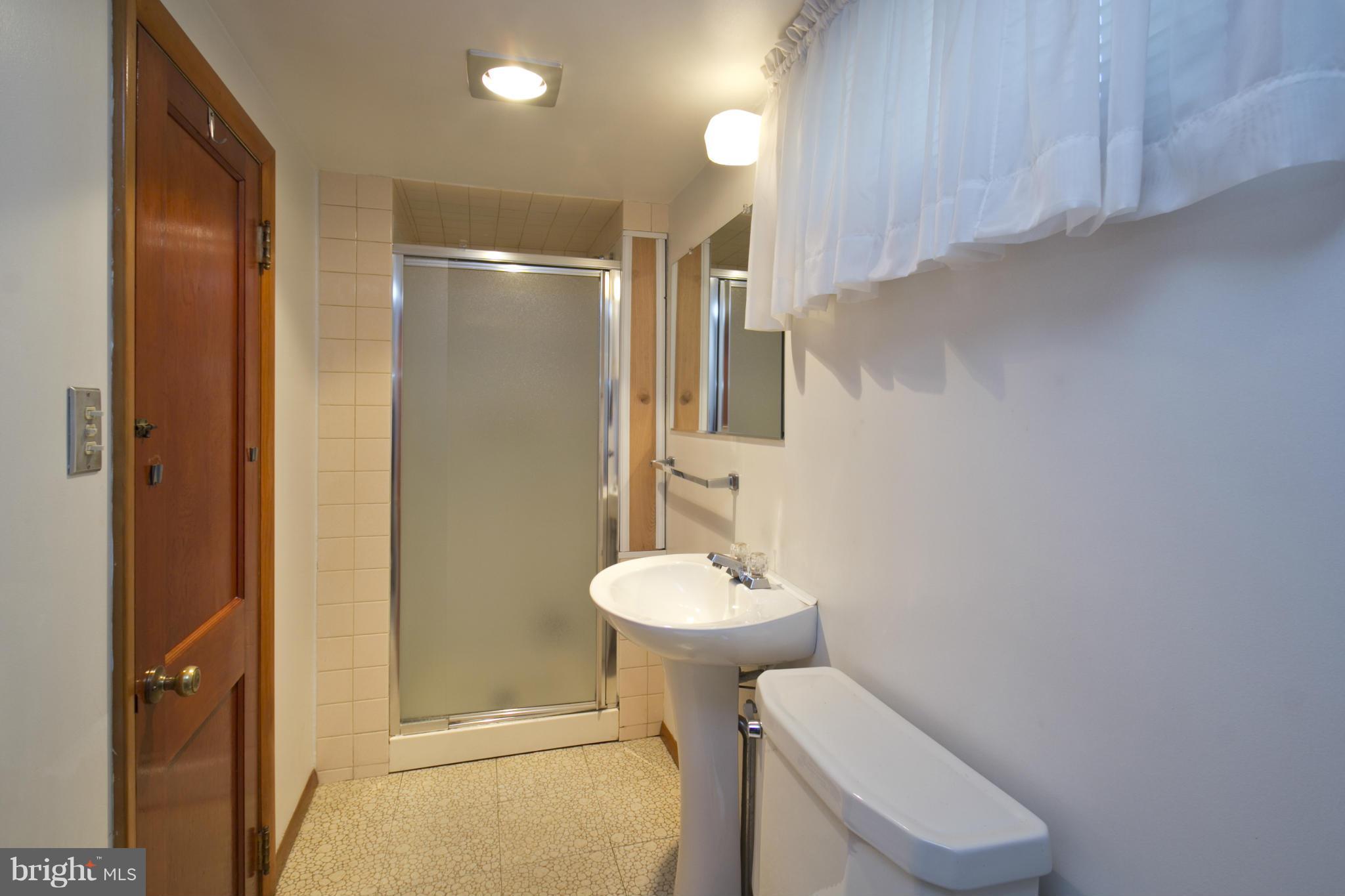 COLONIAL DRIVE - Residential