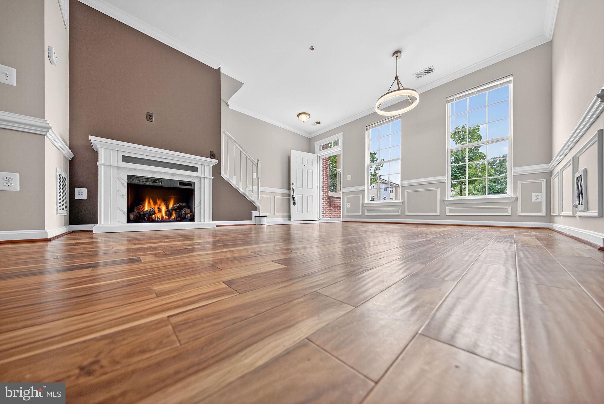15825 JOHN DISKIN CIRCLE