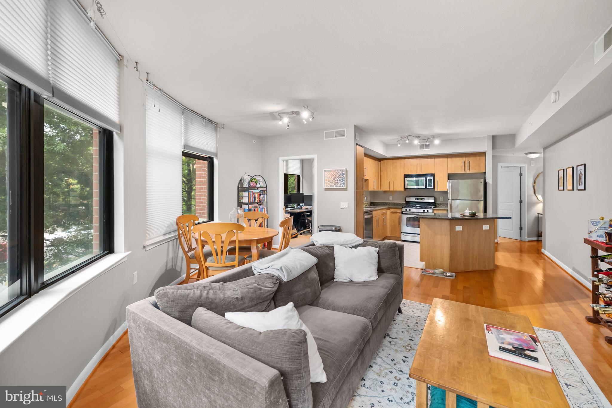 1021 N GARFIELD STREET 238