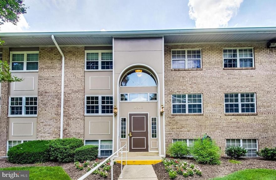 Discover this charming condominium in the heart of McLean, offering a prime location and spacious living. With an open floor plan that floods the space with natural light, this unit is ideal for modern living. The kitchen boasts stylish countertops and plenty of cabinet storage. The expansive living and dining areas create an inviting space for both entertaining and relaxation. The primary suite is a true retreat with a large walk-in closet. The second bedroom is generously sized and can easily serve as an office or guest room. Enjoy the close proximity to nearby amenities. Just minutes away from Tysons Corner, the Silver Line Metro, shopping, dining, and top-rated schools, this home offers the ultimate in comfort and convenience. Don’t miss out on the chance to make this move-in-ready home yours!

Accepting Back up Offers