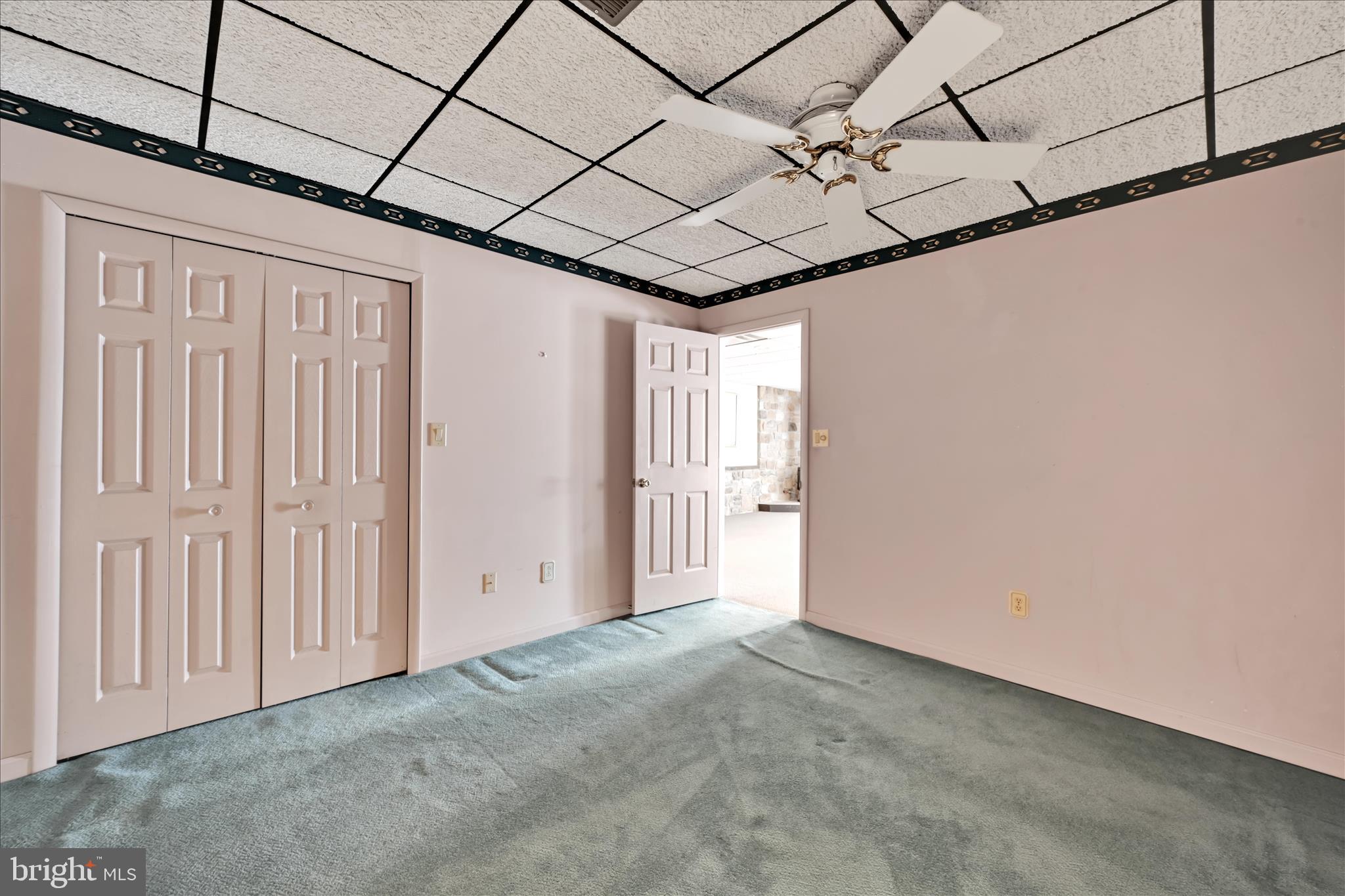 MANOR OAKS - Residential