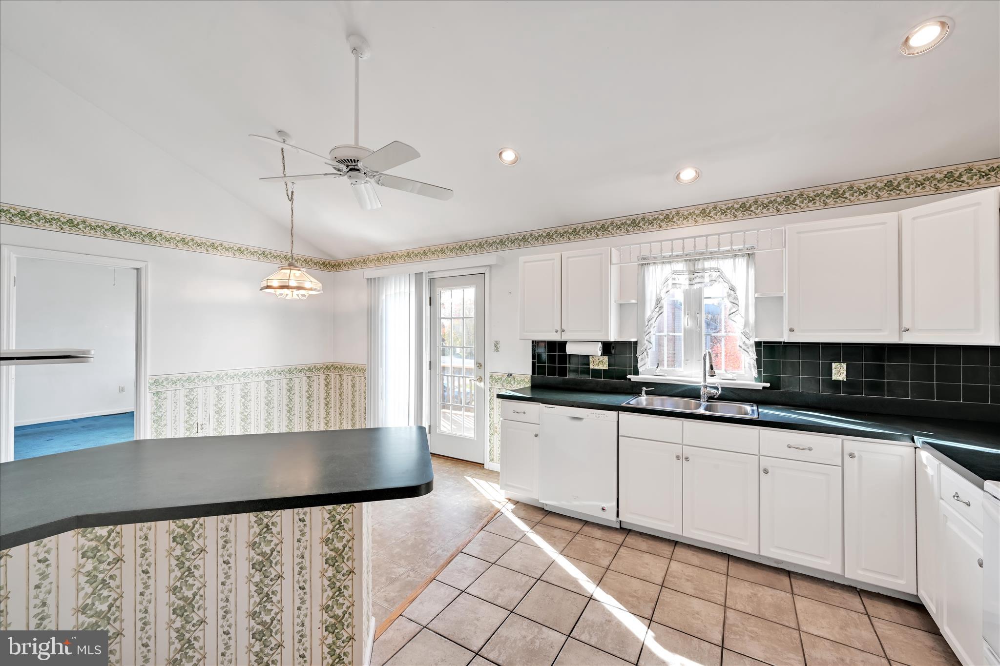 MANOR OAKS - Residential